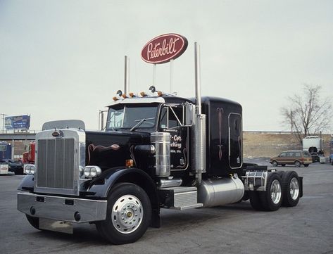 Just Waiting to be Picked Up | Another of the Classic 359 Pe… | Flickr 359 Peterbilt, Kenworth W900a, Peterbilt 359, Uncle Jack, Customised Trucks, Heavy Construction Equipment, Rv Truck, Peterbilt 379, Tire Pressure Monitoring System