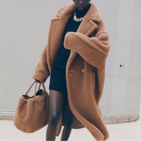 BRAND NEW Max Mara Icon Teddy Bear Coat Max Mara Teddy Coat, Teddy Coat Outfit, Teddy Bear Coat, Fashion Photography Inspiration, Fancy Dress Design, Street Style Winter, Teddy Coat, Fur Coats, Coat Outfits