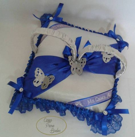 CO_146 Cojín para Zapatillas #15años Plateado Azul, Mariposas Cottage Gardens, Quinceanera, Cottage Garden, Party Decoration, Hanukkah Wreath, Birthday Party Decorations, Ideas Para, Party Decorations, Birthday Party