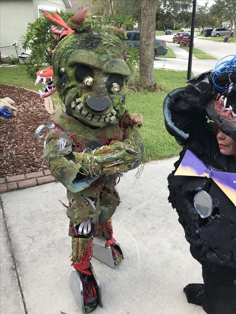 Diy Spring Trap Costume, Springtrap Cosplay, Bad Fnaf Cosplay, Fnaf Cosplay Funny, Cosplay Fail, Fnaf Movie Springtrap, Springtrap Sfm, Fnaf Costume, Fnaf Cosplay