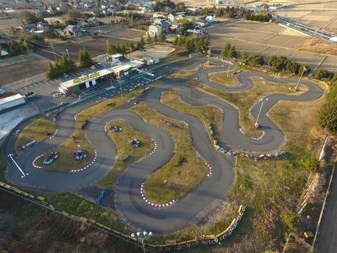 Indoor Go Kart Racing, Karting Track, Dream House Pictures, Go Kart Frame Plans, Homestead Layout, Go Karting, Go Kart Frame, Go Kart Tracks, Race Car Track