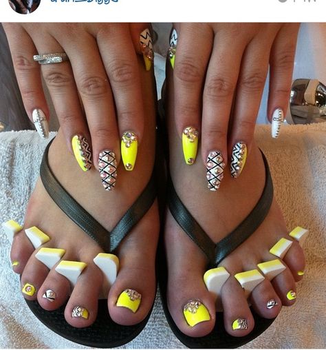 Summer Pedicure Designs Bright Colors, Mani Pedi Combos, Pedicure Designs Summer, Toenail Art, Gel Nails French, Ombre Nail Art Designs, Candy Paint, Nail Pen, Diva Nails