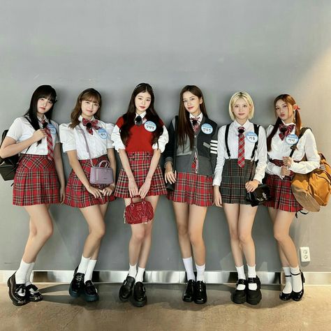 Y2k School Outfits Uniform, Knowing Bros Outfit, American School Uniform, Y2k School Outfits, Ive Group Photo, American School Uniforms, Korean School Outfits, Ive Group, Tartan Pleated Skirt