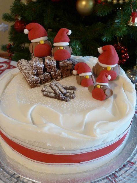 Sugar paste Robins Easy Christmas Cake, Christmas Cake Decoration, Cake Decoration Ideas, Christmas Cakes Easy, Christmas Themed Cake, Christmas Cake Pops, Christmas Cake Designs, Cake Christmas, Cake Mini