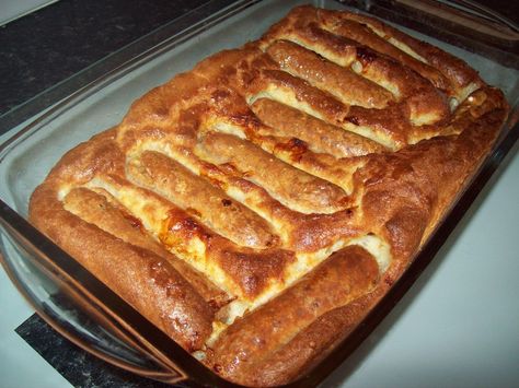 An easy, filling and tasty proper Toad-in-the-hole, the way it should be. Toad In The Hole Recipe, Easy Dinner Healthy, British Foods, British Cooking, Toad In The Hole, Sausage Dishes, Scottish Recipes, Bbc Good Food, Dinner Healthy