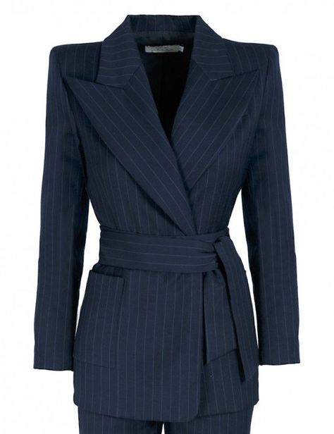 Inés Martin Alcalde Pinstripe Suit Jacket in NavyBlazer with shoulder pads, double-breasted button fastening, and square pocket. Sash at the waist. Purchase Worn by Queen Letizia on:24 February 2022 Pinstripe Suit Women, Grad Outfits, Women Lawyer, Square Pocket, Corporate Fashion, Suit Women, Business Wear, Pinstripe Suit, Queen Letizia