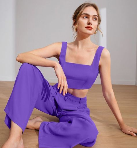 Very Peri, el color que tienes que usar este año – OMG Summer Two Piece Outfits, Solid Tank Tops, Woman Suit Fashion, Belted Pants, Fashion Couple, African Attire, Wide Pants, Suit Fashion, Audrey Hepburn