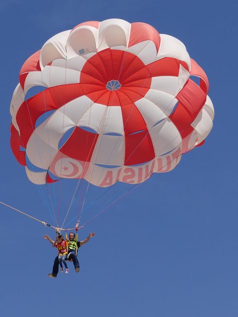 #Tunisie #Voyage #Découverte #ArthurAutourDuMonde #Tournage #Hammamet #Parachute Umbrella