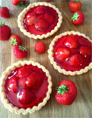 Utterly Scrummy Food For Families: Summer Berry Tarts Berry Tarts, Tea Treats, Mini Torte, Berry Tart, Summer Baking, Sweet Pie, Tea Sandwiches, Fruit Tart, Sweet Tarts