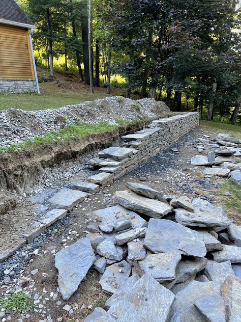 Mountain Retaining Wall, Dry Stone Wall Garden Landscape Design, Dry Stone Retaining Wall, Armour Stone Retaining Wall, Armor Stone Retaining Wall, Stone Fence, Backyard Walkway, Garden Floor, Rock Garden Design