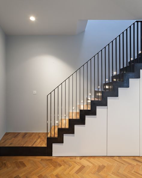 Lovell Staircases – Cake Industries Arsitektur Art Deco, Staircase Railing Design, Staircase Design Modern, Stairs Makeover, Stairs Design Interior, Balcony Railing Design, Stair Railing Design, Staircase Decor, Stairway Design