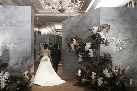 The entrance of gallery. Wedding planner Wedding Foyer, Wedding Tunnels, Floral Backdrop Wedding, Wedding Hall Decorations, Greenery Wedding Decor, Wedding Entrance Decor, Wedding Stage Design, Wedding Backdrop Design, Wedding Entrance