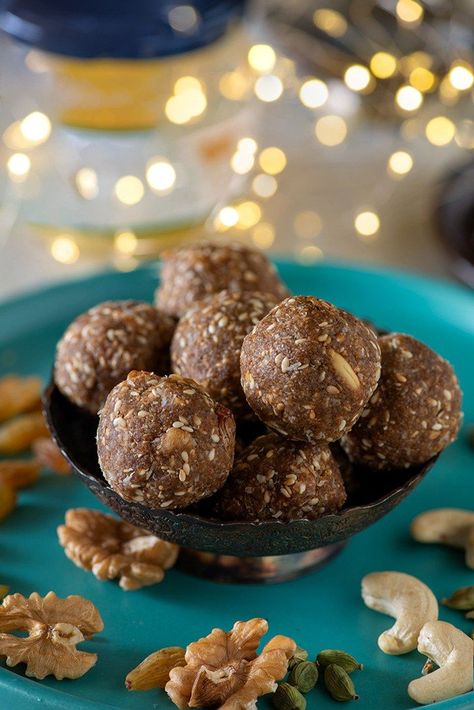 Til Laddu, Roasted Oats, Laddu Recipe, Winter Snack, Instant Oats, Roasted Nuts, Indian Sweets, Sugar Cravings, Good Fats