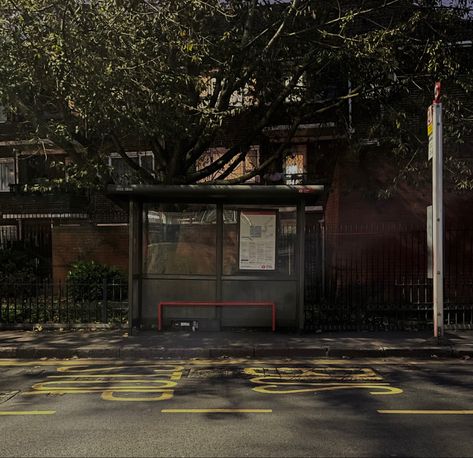 Fleabag Cafe, Fleabag Laptop Wallpaper, Fleabag Bus Stop, Fleabag Aesthetic, It’ll Pass Fleabag Wallpaper, Fleabag Kneel, Dont Make Me An Optimist Fleabag, Pattie Boyd, Bridget Jones