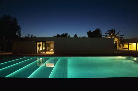 10 Money-Saving Pool Maintenance Tips & Tricks Inside Swimming Pool, Modern House Lighting, Underground Pool, Kidney Shaped Pool, Swimming Pool Lights, Pool Umbrellas, Pool Water Features, Round Pool, House Lighting