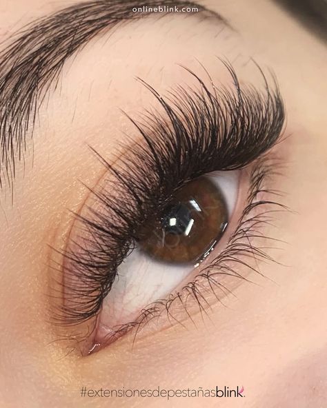 Lash Tricks, Best Lash Extensions, Lashes Fake Eyelashes, Lash Extensions Styles, Eyelash Extensions Styles, Perfect Eyelashes, Pretty Lashes, Natural Eyelash Extensions, Eyelash Extentions