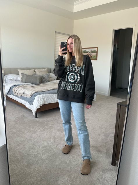 Cute Straight Leg Jean Outfits, 90s High Rise Jeans Outfit, Straight Leg Jeans Winter Outfits, Abercrombie 90s Straight Jeans Outfit, Full Length Straight Leg Jeans Outfits, Straight Legged Jeans Outfits, Loose Straight Jeans Outfit, Straight Jeans Outfit Fall, Straight Leg Jeans Outfits Fall