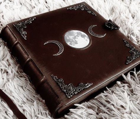 Lunar Witch Aesthetic, Witch Cottage Aesthetic, Grimoire Aesthetic, Pagan Inspiration, Halloween Spell Book, Lunar Witch, Halloween Spells, Healing Journaling, Witch Cottage