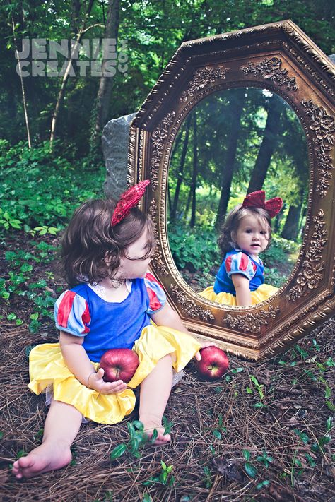 Snow White Photoshoot Ideas, Snow White Picture Ideas, Snow White 1st Birthday Photo Shoot, Mirror Mirror On The Wall Snow White, Snow White Baby Photoshoot, Snow White Newborn Photography, Newborn Snow White Photoshoot, Snow White Toddler, Snow White Pictures