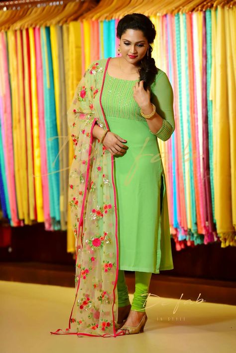 Indian Fashion Salwar, Churidar Designs, Parrot Green, Hand Embroidery Dress, Simple Kurta Designs, Simple Kurti Designs, Salwar Designs, Sari Blouse Designs, Kids Dress Patterns