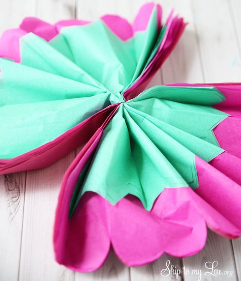 Tropical Tissue Paper Flowers, Tissue Paper Flowers Easy, Mexican Ideas, Flower Garland Diy, Paper Flower Wall Art, Tissue Paper Flowers Diy, Paper Flower Garlands, Tissue Paper Crafts, Tissue Flowers