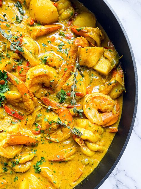 Coconut Curry Shrimp Yellow Curry Shrimp Recipe, Yellow Curry Shrimp, Easy Coconut Curry, Shrimp Curry Recipe, Coconut Curry Shrimp, Shrimp Curry, Jamaican Curry, Coconut Curry Sauce, Gold Potatoes