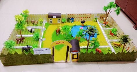 Zoo Diorama Project, 3d Zoo Project, Build A Zoo Project, Diy Zoo For Kids, Zoo Model For School Project, Mini Zoo Project For Kids, Zoo Diorama, Diorama Kids, Baptism Decorations Girl