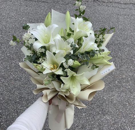 White Lily Bouquet, White Lily Flower, Luxury Flower Bouquets, Birthday Bouquet, Lily Bouquet, Bouquet Wrap, Nothing But Flowers, Flower Therapy, White Lilies