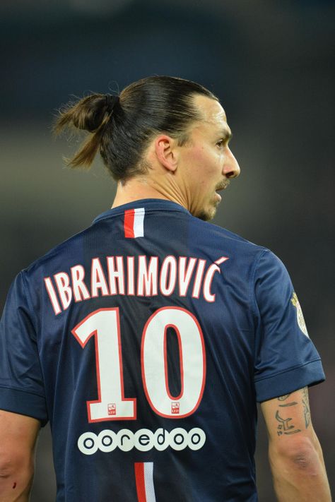 fds Jersey Ideas, Zlatan Ibrahimovic, Zlatan Ibrahimović, Soccer Stars, Man Bun, St Germain, Paris Saint-germain, Soccer Players, Football Players