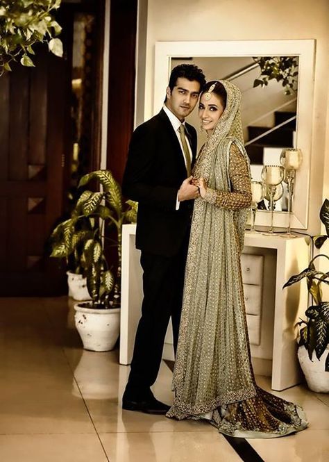 Hina Mir married to Shehzad Shaikh son of actor/ director Javed Shaikh, looked extremely glamorous in a Sana Safinaz Bridal!  #sanasafinaz Sana Safinaz Bridal, Shahzad Sheikh, Pakistani Mehndi, Sana Safinaz, Asian Bridal, Pakistani Wedding Dresses, Pakistani Bridal Wear, Wedding Dress Shoes, Desi Wedding