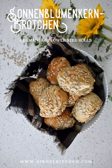 A recipe for a German Sunflower seed roll using wheat, semolina and rye flour. Airy on the inside, crisp on the outside, just like from a German bakery. Sunflower Seed Rolls, Sunflower Seed Bread, German Breakfast, German Pastries, German Bakery, Food Authentic, German Food Authentic, Beautiful Bread, German Bread