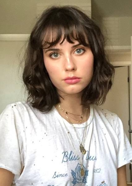 Wavy Long Bob With Bangs, Mini Bangs Short Hair, Mini Bangs Hair, Short Brown Hair With Bangs, Brown Hair With Bangs, Short Light Brown Hair, Bangs Inspo, Long Bob With Bangs, Bangs Wavy Hair