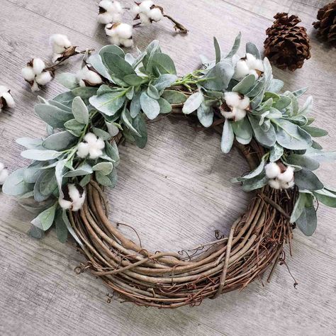 DIY Winter Wreath that won't Break your Budget - Wreath Storage Containers, Diy Winter Wreath, Diy Christmas Hats, Simple Winter Decor, Grapevine Christmas, Farmhouse Table Centerpieces, Winter Wreath Diy, Wreath Storage, Easy Wreaths