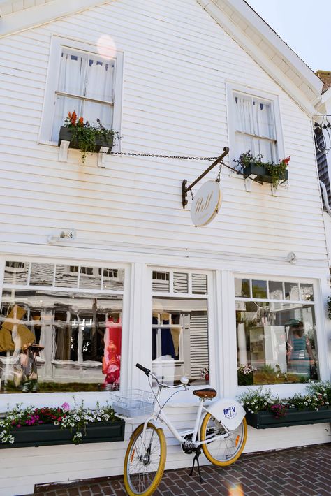 Martha’s Vineyard Guide | 5 Things To Do In Edgartown | Katie's Bliss Marthas Vineyard Edgartown, Coastal Grandmother Aesthetic House, Rules Aesthetic, The Hamptons Aesthetic, Marthas Vineyard Things To Do, Marthas Vineyard Outfit, Cape Cod Addition Ideas, The Summer Of Broken Rules, Cape Cod Interior Design