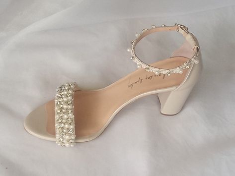 Bridal Shoes Block Heel, Wedding Shoes Block Heel, Block Heels Wedding, Wedding Shoes For Bride, Bride Heels, Pearl Wedding Shoes, Shoes For Bride, Bridal Shoes Low Heel, Gowns Vintage