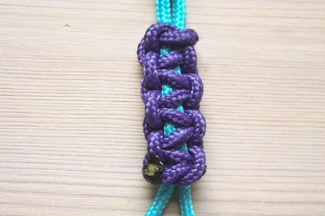 knot. 7. To complete the knot, bring the right cord over and the left comes down over its tail. Square Sliding Knot, Sliding Knot Tutorial, Adjustable Bracelet Diy, Double Sliding Knot, Adjustable Knot Bracelet, Cord Bracelet Diy, Knots Jewelry, Square Knot Bracelets, Sliding Knot Bracelet