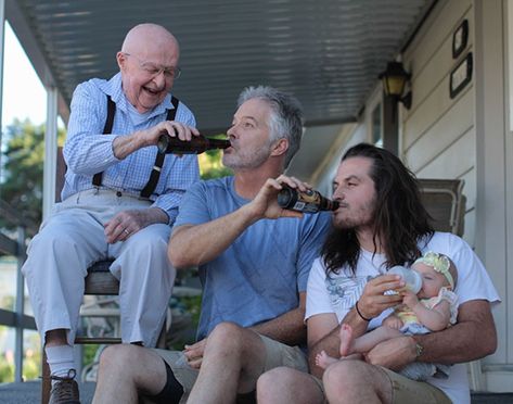 Dads Feeding Their Babies Four Generation Pictures, 4 Generations Photo, Generation Pictures, Generation Photo, Photoshop Fail, Funny Photoshop, Hee Hee, Flirting Moves, Montage Photo