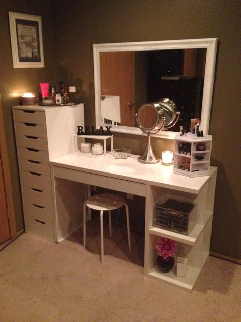 Makeup organization and storage. Desk and dresser unit from Ikea. Rangement Makeup, Makeup Headband, Makeup Vanities, Fixing Spray, Vanity Drawers, Vanity Room, Decor Ikea, Diy Casa, Diy Vanity