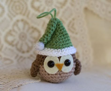 Christmas Owl Ornament Pattern – Miss Dolkapots Krafties Crochet Christmas Ornaments Free, Crochet Ornament Patterns, Owl Crochet Patterns, Christmas Crochet Patterns Free, Owl Pattern, Crochet Christmas Decorations, Crochet Xmas, Owl Ornament, Crochet Snowflakes