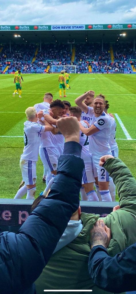 Leeds United Wallpaper, Leeds Football, Manchester United Art, Leeds United Football, Football Pics, United Wallpaper, Leeds United Fc, Football Photography, Football Legends