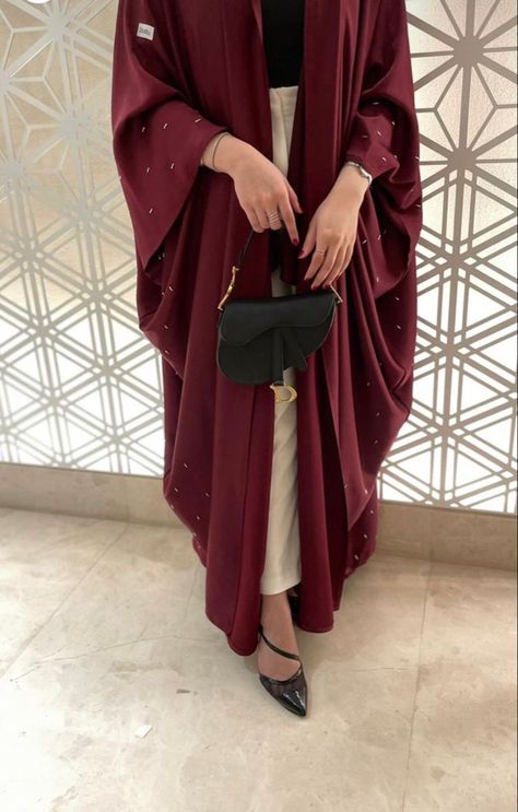 Red Abaya, Abayas Designs, Muslim Outfit Ideas, Abaya Outfits, Abaya Collection, Abaya Outfit, Hijab Designs, Niqab Fashion, Hijab Fashionista