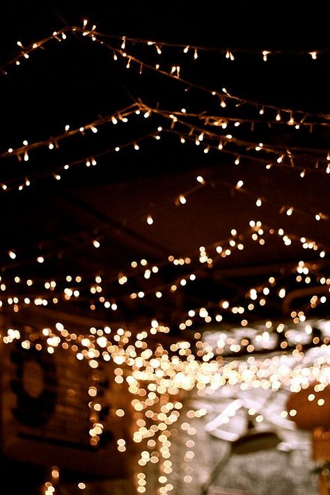 beautif lights Twinkle Lights Aesthetic, Aesthetic Lights Wallpaper, Fairy Light Ceiling, Gala Aesthetic, Fairy Light Photography, Aesthetic Lights, Lights Wallpaper, Christmas Aesthetic Wallpaper, Aesthetic Light