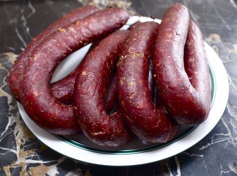 Deer Sausage Recipe, Deer Sausage, Venison Sausage Recipes, Summer Sausage Recipes, Bologna Recipes, Cured Meat Recipes, Sausage Making Recipes, Venison Roast, Homemade Sausage Recipes