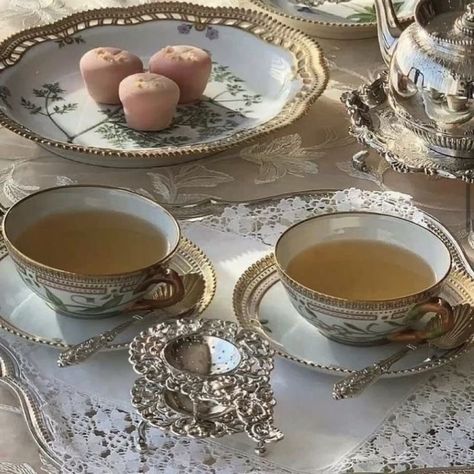 Royal Food Table Aesthetic, Tea Party Victorian, Victorian Era Aesthetic, Bridgerton Core, Belle Aesthetic, Study Together, The Duke And I, Francesca Bridgerton, Bridgerton Vibes