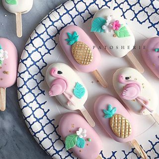 Gelato Chocolate, Popsicle Cake, Popsicles Cake, Ice Cream Cake Pops, Flamingo Cake, Tropical Food, Flamingo Birthday Party, Cake Pop Recipe, Magic Cake