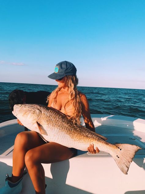 Red Drum Fishing on the Outer Banks of North Carolina :) Red Drum Fish, Female Angler, Fall Fishing, Light Aesthetic, Salt Water Fish, Hatteras Island, Life Vision, Cute Country Outfits, The Outer Banks