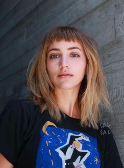 Round Face Hairstyles Long, Soft Curtain Bangs, Messy Layers, Medium Haircuts With Bangs, Emily Rudd, Baby Bangs, Bangs For Round Face, Split Hair, Round Face Shape