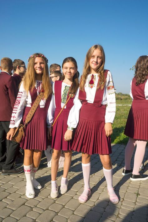 What Mandatory School Uniforms Look Like in 9 Different Countries School Uniforms Around The World, Magic School Uniform, Ss Daley, School Props, Best School Uniform, Australia School, British School Uniform, Private School Uniforms, Reference Clothes