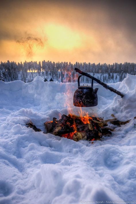 Having winter campfires in northern Finland - Visiting Finland in Winter: Top 15 Winter Activities in Finland Camping Photos, Camping Photo, Camping Aesthetic, Winter Szenen, Winter Camping, Camping Activities, Winter Scenery, Winter Wonder, Camping Life