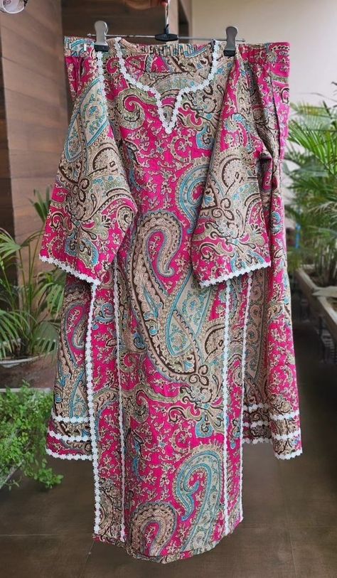 Suit Designs With Laces, Trendy Neck Designs, Lace Designs On Suits, Cotton Suit Designs, Simple Dress Casual, Stylish Kurtis Design, Lace Dress Design, Dress Designing, Velvet Dress Designs